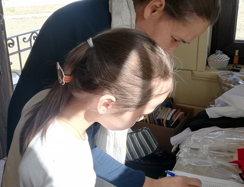 Помощь в подготовке к школе многодетным семьям при Храме Иконы Смоленской Божией Матери в Давыдково