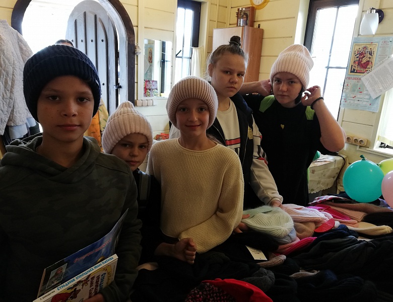 Помощь в подготовке к школе многодетным семьям при Храме Иконы Смоленской Божией Матери в Давыдково