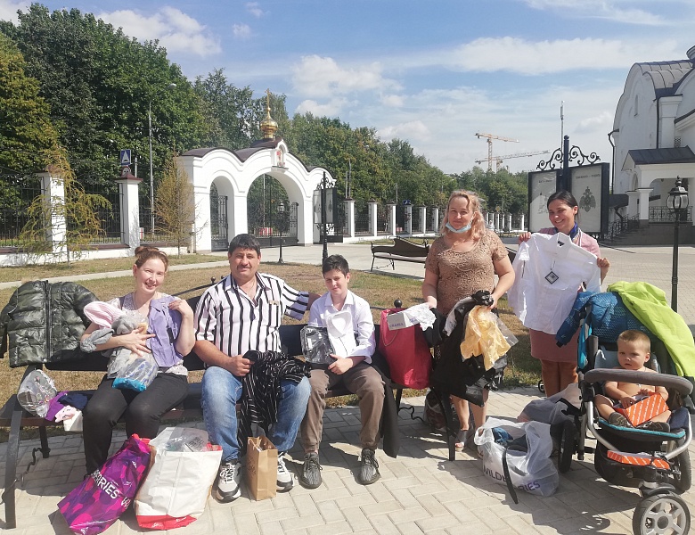 Помощь в подготовке к школе многодетным семьям при Храме Иконы Смоленской Божией Матери в Давыдково