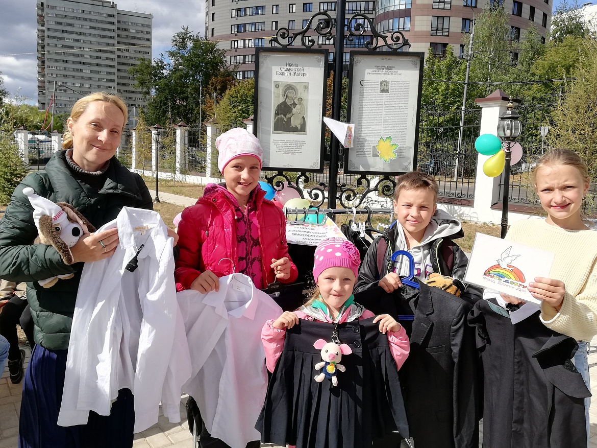 Помощь в подготовке к школе многодетным семьям при Храме Иконы Смоленской Божией Матери в Давыдково